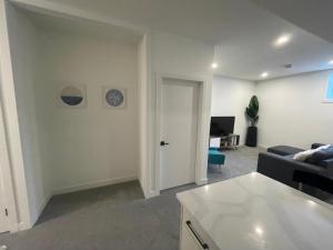 Photo de la galerie de l'établissement Emerald Suite with 2 beds - 10 minutes from downtown, à Calgary