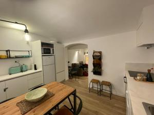 a kitchen and living room with a wooden table and a table sidx sidx at Casa da Maria in Évora