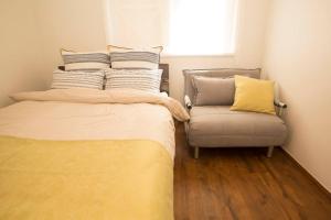 Postel nebo postele na pokoji v ubytování 沖縄屈指のリゾートエリア恩納村の1棟貸し切り別荘へめんそーれ