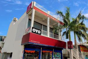 Supermarket nebo jiné obchody v  hotelu nebo okolí