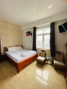 Postel nebo postele na pokoji v ubytování Nhat Hoang Hotel