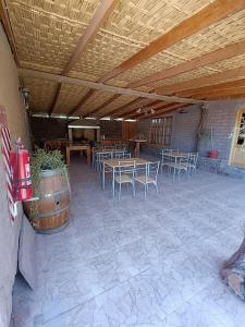 Hostal Km Zero El Huertillo餐厅或其他用餐的地方