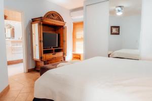 Postel nebo postele na pokoji v ubytování The elegance of Tierra del Sol with private pool