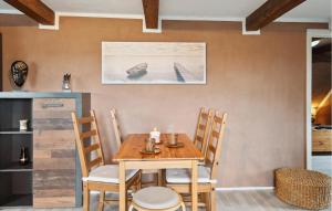 Khu vực ghế ngồi tại Nice Apartment In Kargow With Wifi