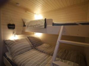a bunk bed in a sauna with two beds at Houseboat Lilliput in Stralsund