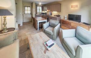 a living room with a couch and a table at Nice Home In Saint-Laurent-De-La-Ca in Saint-Laurent-de-la-Cabrerisse