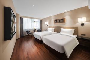 Postel nebo postele na pokoji v ubytování SSAW Hotel (Jiefangbei Hongyadong Branch)