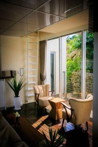 Posezení v ubytování ビーチまで徒歩1分！海辺の家でゆったりと過ごせるハワイアンスタイルの一軒家！