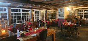 a restaurant with tables and chairs in a room at Peacock Lodge - Sleeps 4 - 2 Bedrooms in East Looe
