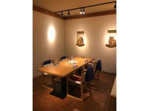 a dining room with a wooden table and chairs at oyadoyadokari - Vacation STAY 08483v in Okayama