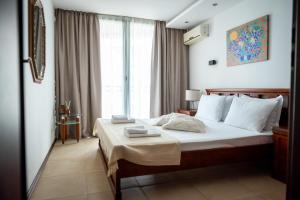 Postel nebo postele na pokoji v ubytování Port Balchik apartment + 37 fotografií