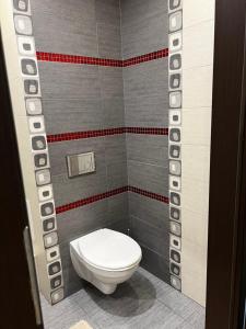 a bathroom with a white toilet in a room at Apartament dla Ciebie in Kętrzyn