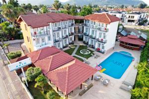an aerial view of a building with a swimming pool at Akın Apart and Hotel in Antalya