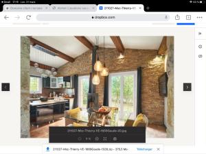 een website van een huis met een keuken en een eetkamer bij Villa Vence in Vence