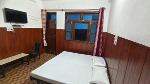 TV a/nebo společenská místnost v ubytování Puri Home Stay Bir Billing + 11 fotografií