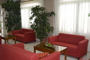 A seating area at Atira Apartment Hotel
