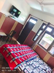 Postel nebo postele na pokoji v ubytování Puri Home Stay Bir Billing