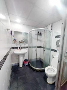 een badkamer met een douche, een toilet en een wastafel bij Moonlight samui apartment in Koh Samui 