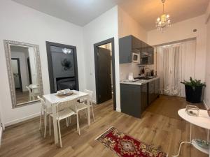 A kitchen or kitchenette at Dreamsrome Lux Még 29 kép