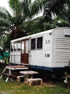 にあるภูผาหน้าเล PhuPha-NaLay Cafe'n Campingの古車