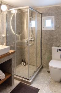 Koupelna v ubytování Sea front Elegant Apartment + 13 fotografií