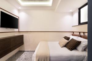 Postel nebo postele na pokoji v ubytování Mulan Hotel