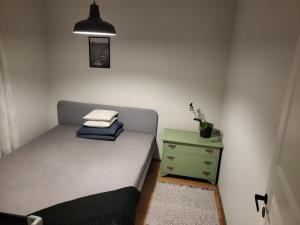 Postel nebo postele na pokoji v ubytování Hubane majake Kärdla südames ootab külalisi!