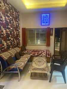 Χώρος καθιστικού στο Badal Home Stay Indore Near IIM Indore, RRCAT and IPS, Medicap
