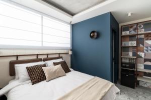 Postel nebo postele na pokoji v ubytování Mulan Hotel