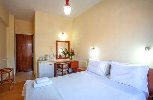 Postel nebo postele na pokoji v ubytování Lucia Hotel