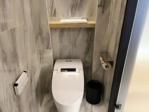 Tuke Hotel Shanghai Hongqiao Center Branch的一间浴室