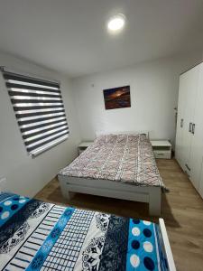 Postel nebo postele na pokoji v ubytování Apartman 4M