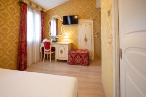 a room with a dressing table and a mirror at Duomo Boutique Hotel in Chioggia