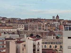 Nespecifikovaný výhled na destinaci Cagliari nebo výhled na město při pohledu z penzionu