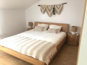 Postel nebo postele na pokoji v ubytování Duplex Penthouse "Playa Y Palmeras"