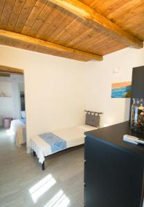 a bedroom with a bed in a room at Dimora Mare in San Teodoro
