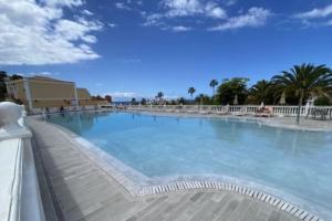 a large swimming pool with blue water at Sea view el veril in Adeje