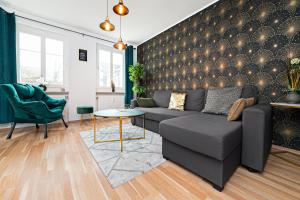 a living room with a couch and a table at Perfect for 6 guests Kitchen Parking Netflix in Wuppertal