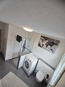 an overhead view of a bathroom with a washing machine at Ferienwohnung Freise in Telgte