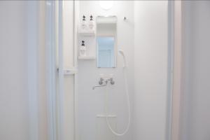 a bathroom with a shower with a mirror and a sink at Comfort Walk to Takadanobaba Sta. - 3LDK SoYi / Dual Bathrooms & Washrooms for Families & Groups in Tokyo