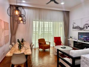 Gallery image of Cozy Straits Quay Marina Suites W balgony and free car park 3B2R in George Town