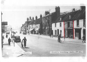 uma foto antiga a preto e branco de uma rua da cidade em Cobblers Cottage Brigg em Brigg