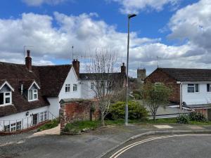 a group of houses on a street with a street light at Bewdley Central - Sandy Bank Cottage in Bewdley