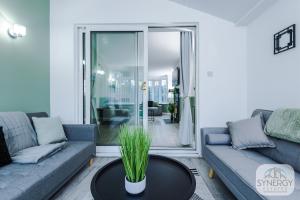 Posezení v ubytování Jade House, Manchester - by Synergy Estates + 45 fotografií