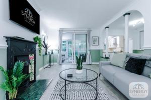 Posezení v ubytování Jade House, Manchester - by Synergy Estates