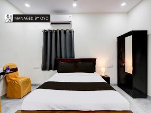 מיטה או מיטות בחדר ב-Collection O MG Elite Vanasthalipuram
