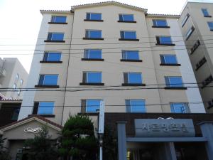 Zgradba, v kateri se nahaja hotel