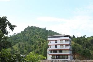 een gebouw voor een berg bij A Luxury Stay in S9 Hotel and Restaurant Near Ambaji in Ambaji