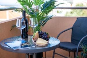 Jídlo v apartmánu nebo okolí + 25 fotografií