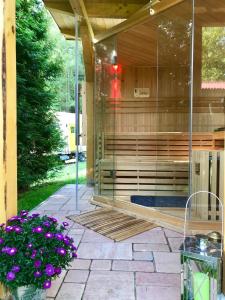 Ảnh trong thư viện ảnh của Ruhig gelegener Ferienbungalow mit Terrasse und Garten am Waldrand ở Bad Elster